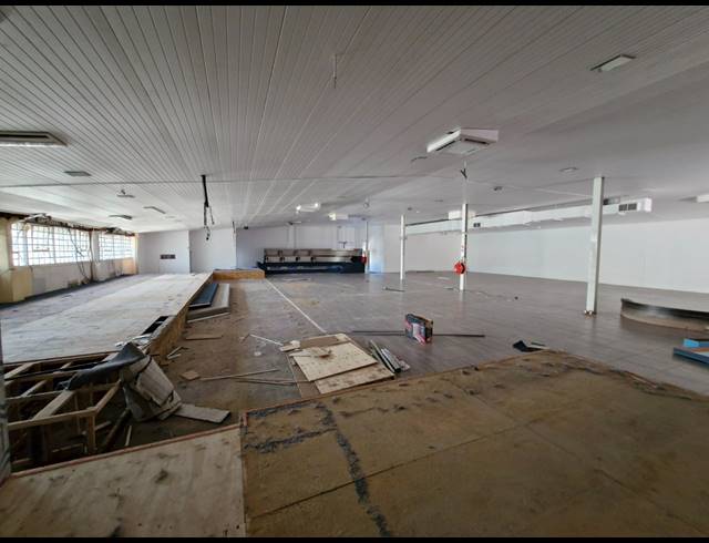 999M² WAREHOUSE TO LET IN KRAMERVILLE